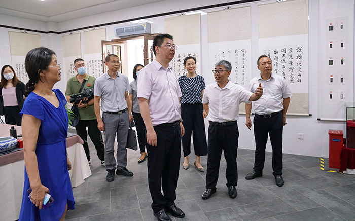 镇江市领导调研市社科联工作